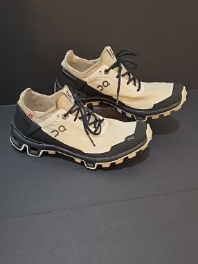 On Cloud Venture Peak Running Women's Trail Sneakers- Cream-Black Size 5.5